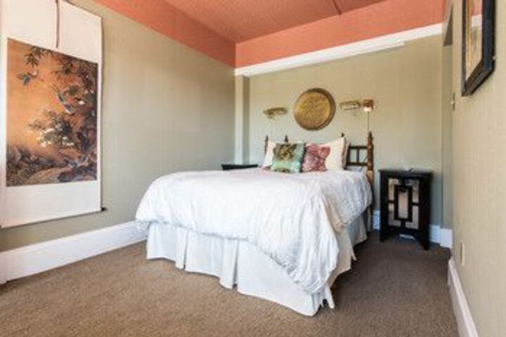 Oak Bay Guest House Bed & Breakfast