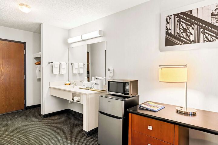 Room 19 of 38