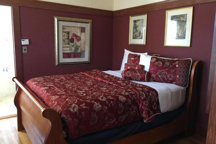 Shorelight Inn
