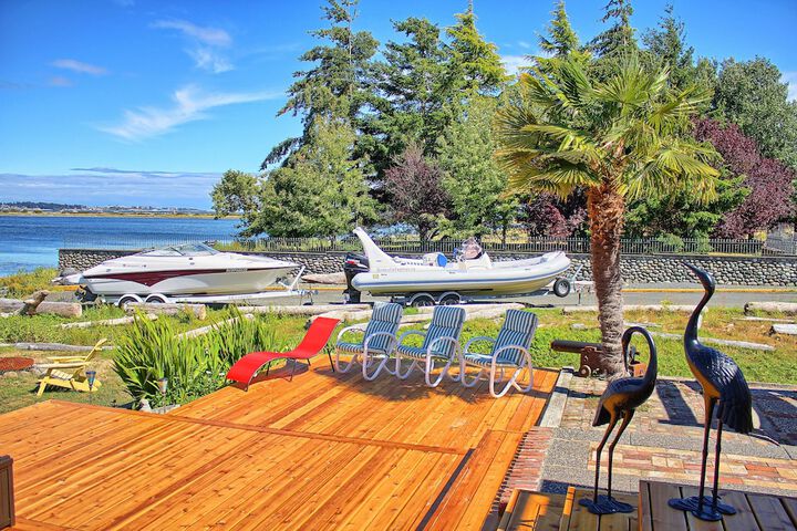 Sundeck 82 of 89