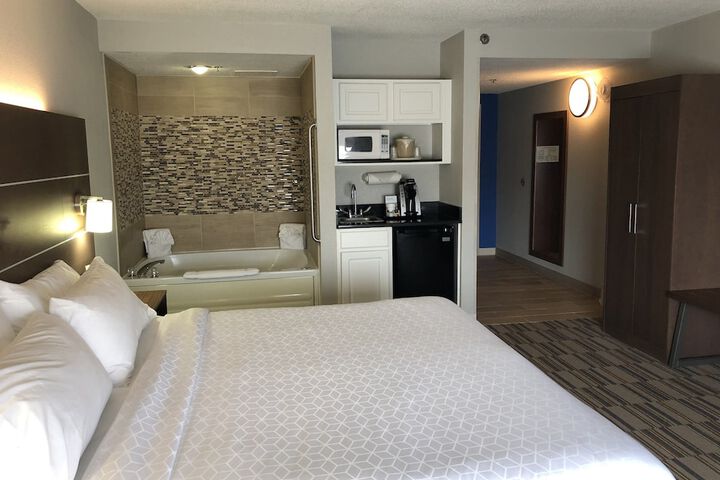 Room 17 of 48
