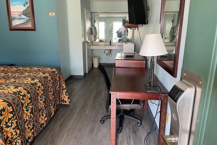 Room 4 of 11