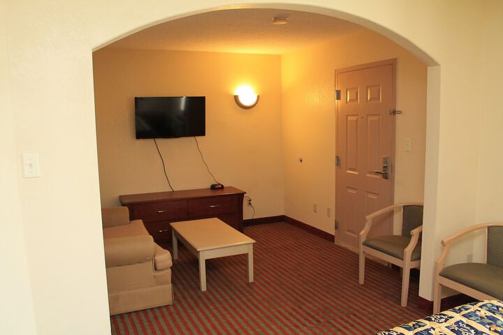 Room 8 of 12