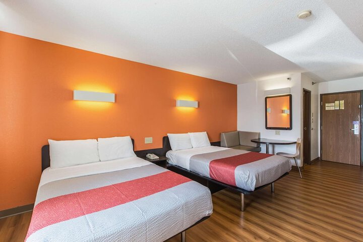 Room 10 of 40