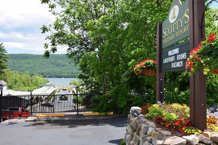Scottys Lakeside Resort