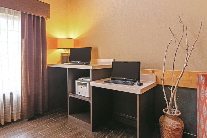 Best Western Plus Riverfront Hotel & Suites
