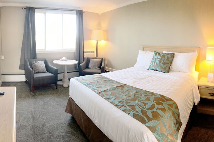 Room 10 of 12