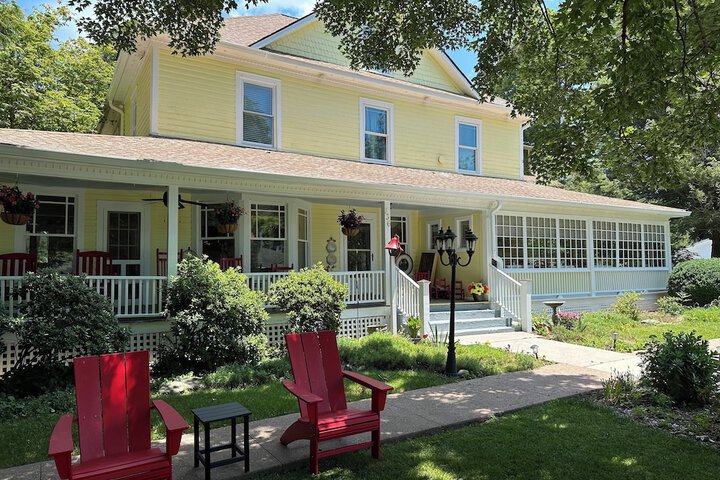 Red Rocker Inn