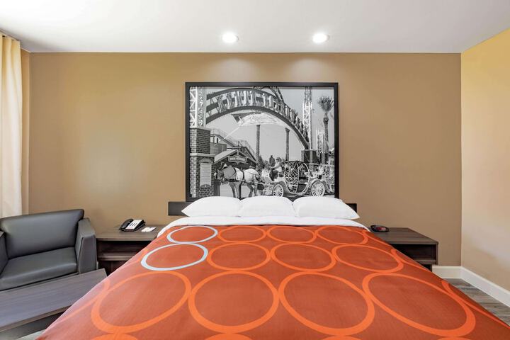 Room 12 of 23