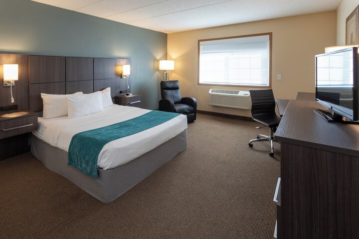 Paynesville Inn & Suites