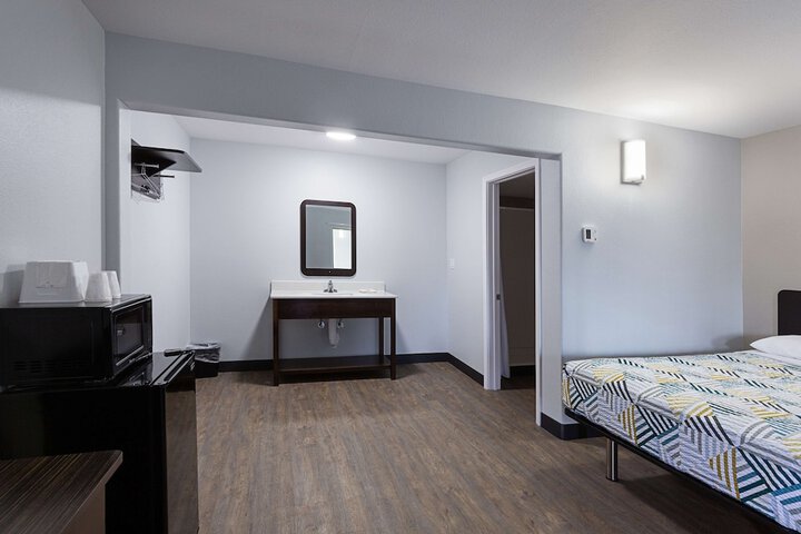 Room 12 of 34