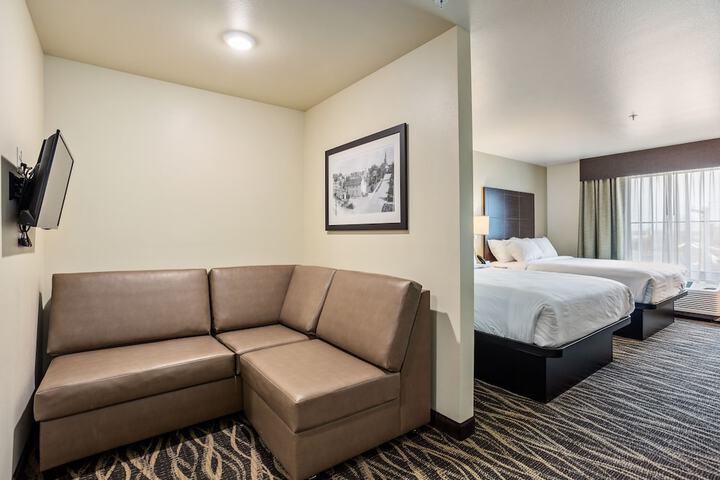 Room 32 of 49