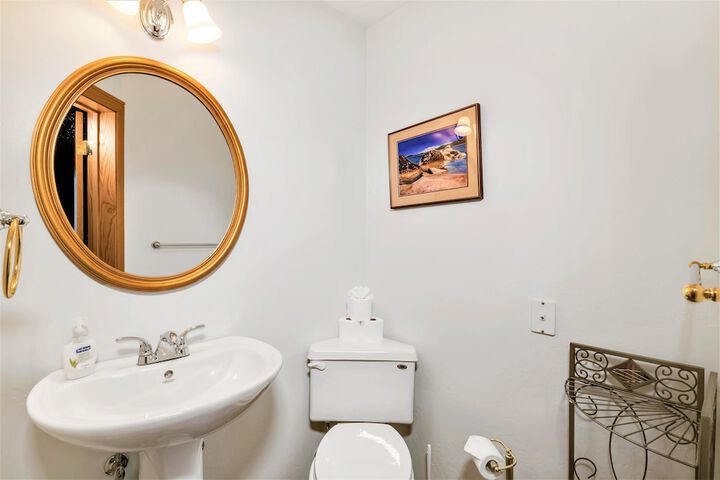 Lx10: Lake View Jewel Estate With Pool Table