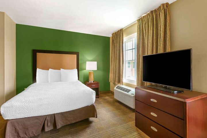 Room 13 of 28