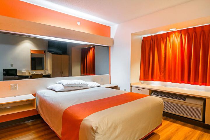 Room 13 of 30