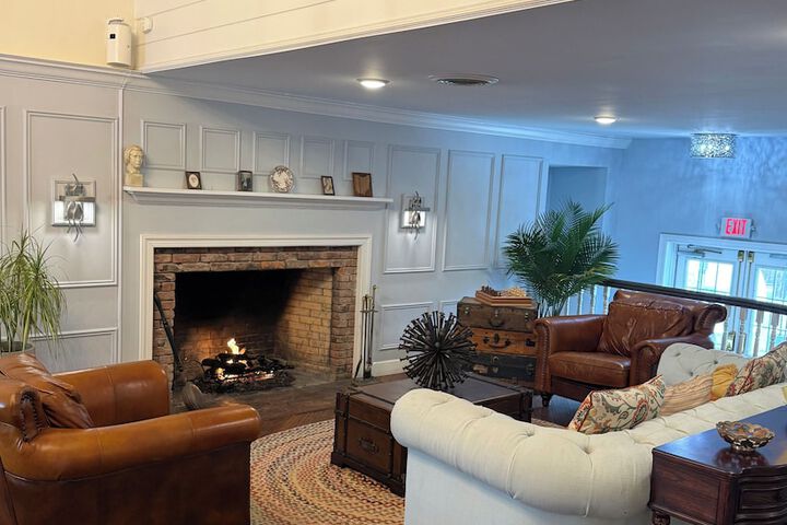 The Aurora Inn