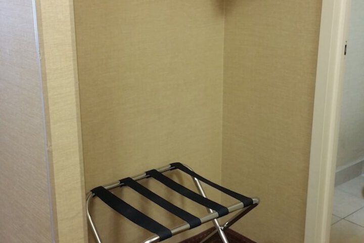 Room 32 of 62