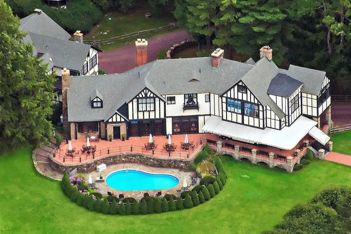 Bischwind Bed and Breakfast of the Poconos