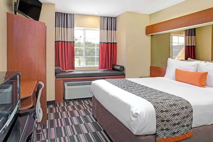 Room 10 of 17