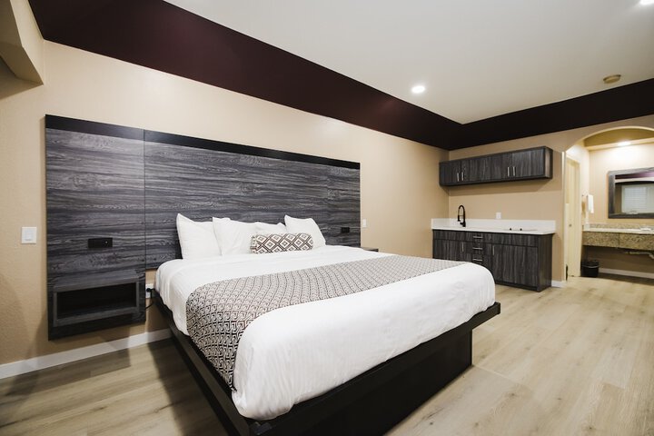 Room 41 of 85