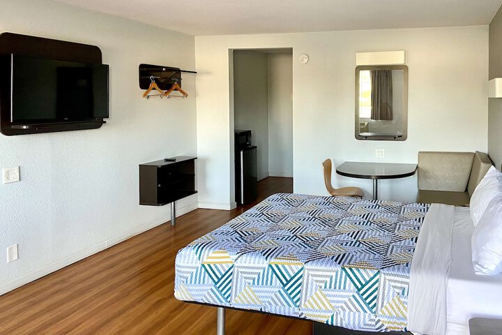 Room 34 of 38