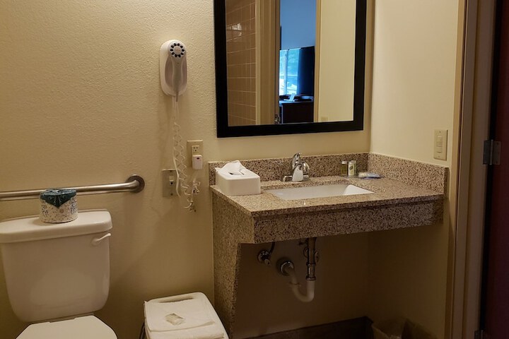 Room 18 of 34