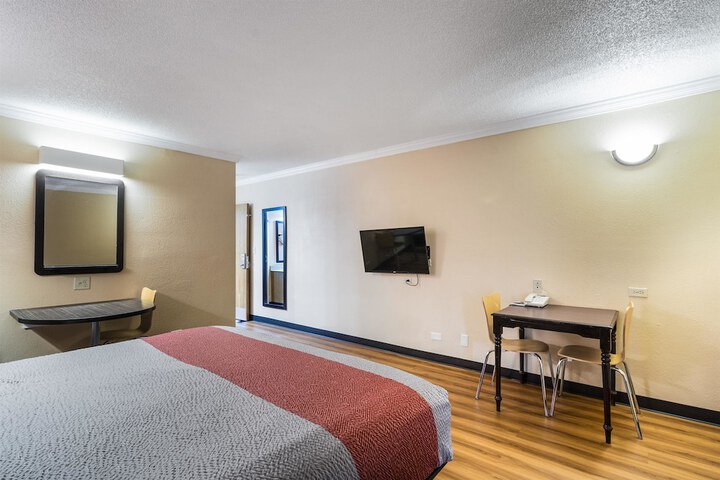 Room 19 of 34