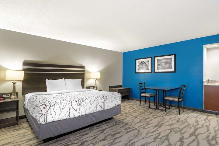 Room 25 of 41