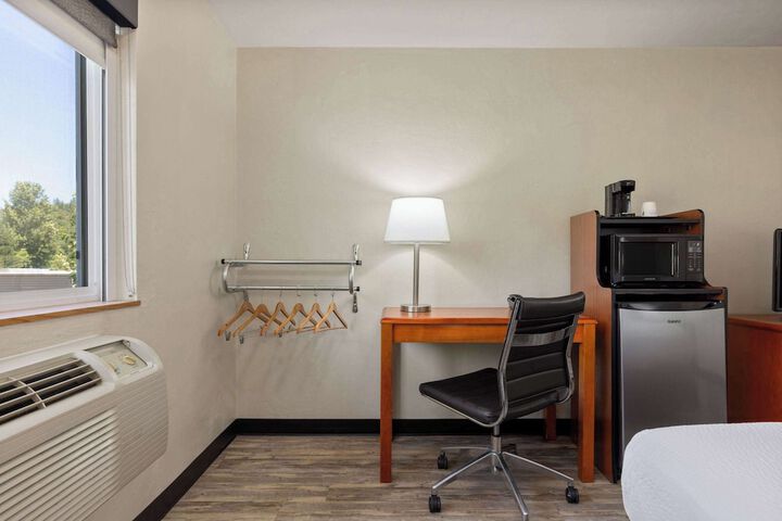Room 21 of 40