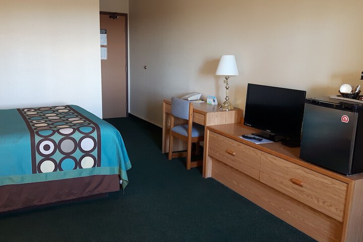 Super 8 by Wyndham Moose Jaw SK