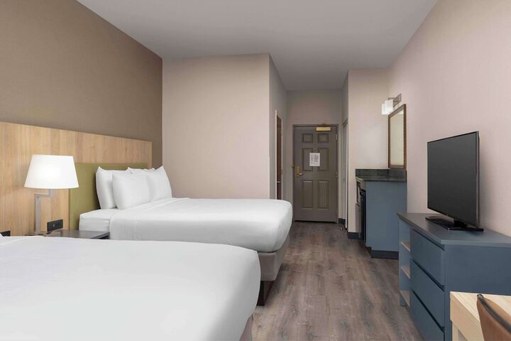 Room 10 of 32