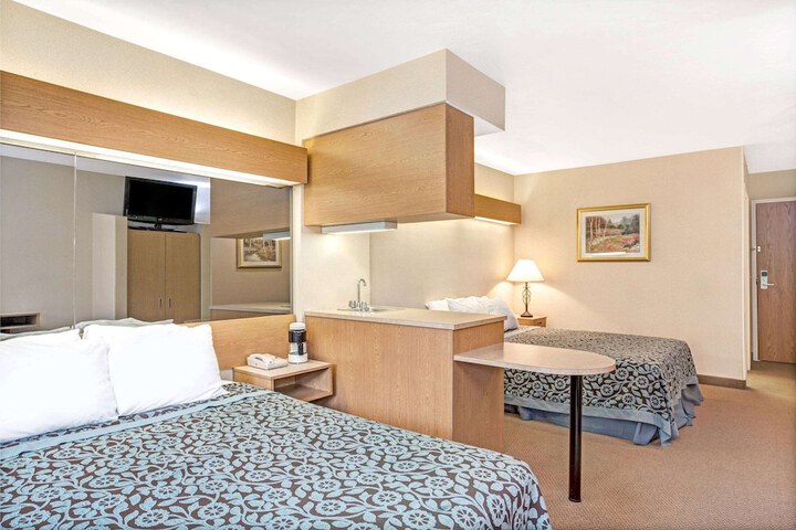 Room 7 of 14