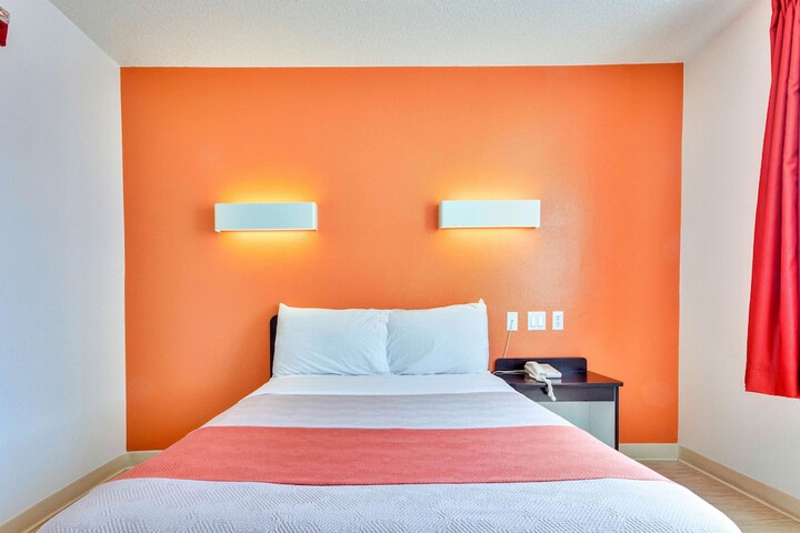 Room 27 of 38