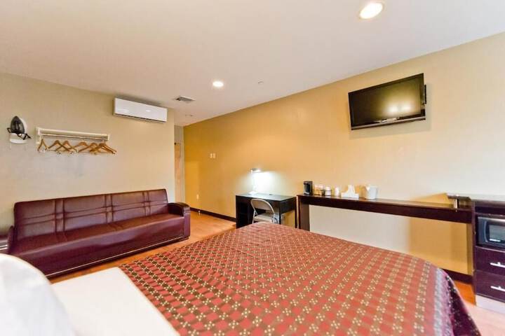 Room 16 of 40