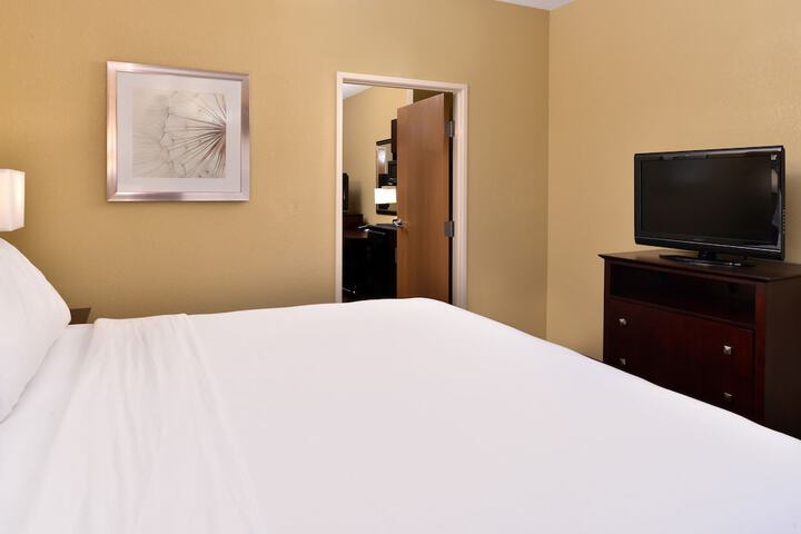 Comfort Inn & Suites Sharonville - Cincinnati North