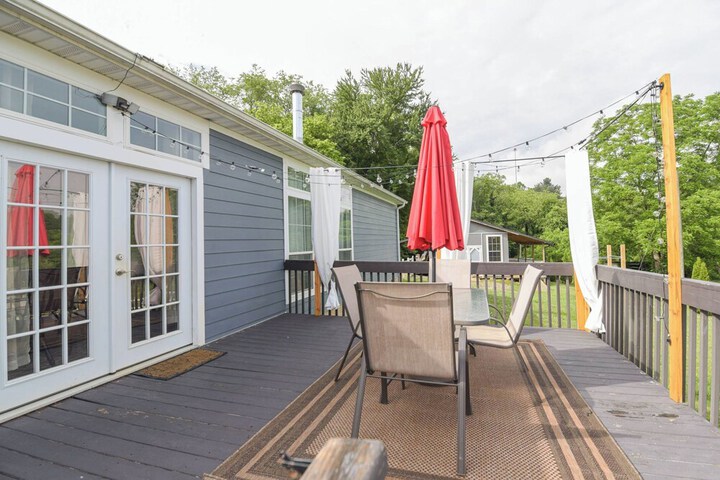 Riverside Ranch by Avantstay Mins to Downtown