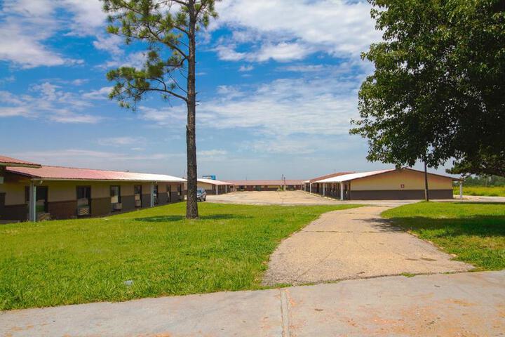 American Best Inn by OYO I-35 Perry near Lake McMurtry