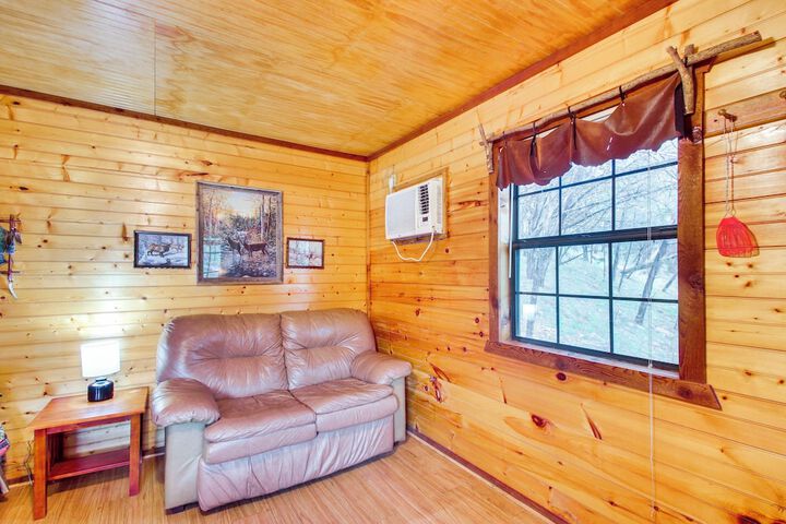 Cedar Falls Cabins #6: Hillside w / Views!