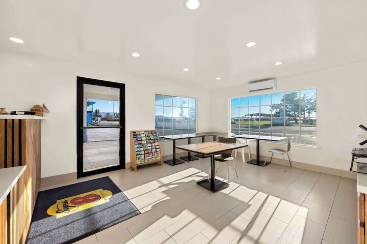 Super 8 by Wyndham Crescent City