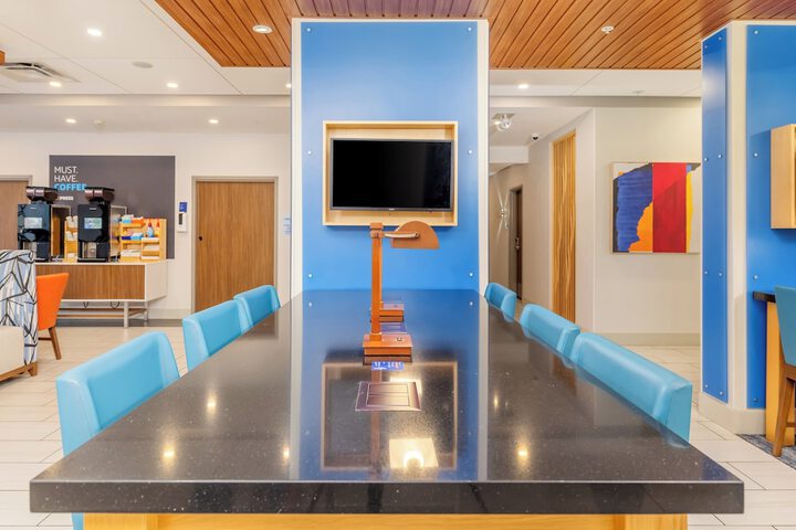 Holiday Inn Express & Suites Medford by IHG