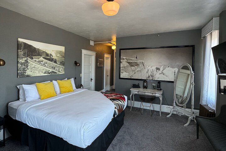 Room 19 of 77