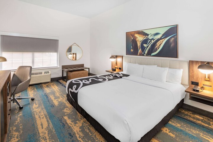 Room 27 of 47