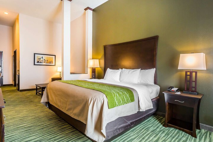 Comfort Inn & Suites Moore - Oklahoma City