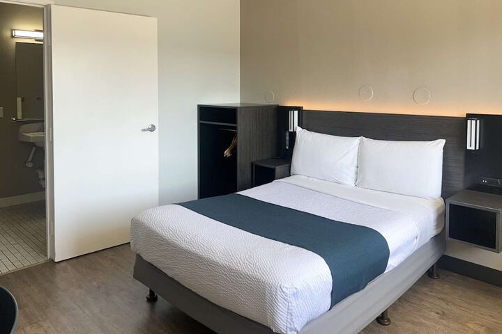 Room 8 of 26