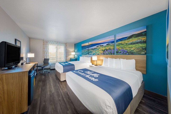 Days Inn by Wyndham Lathrop