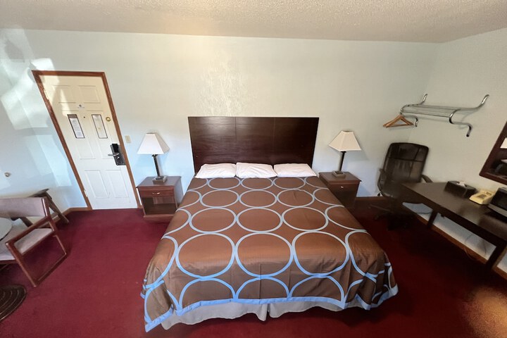 Room 27 of 56