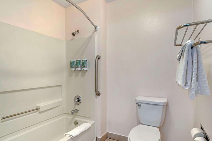 Room 8 of 33