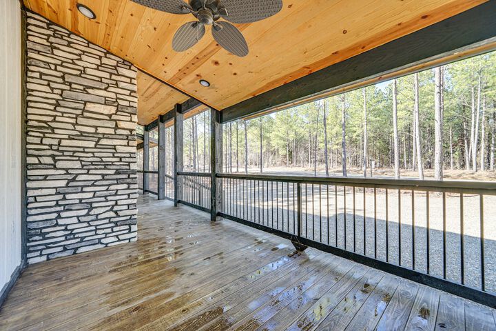 Near New Casino: Broken Bow Cabin w / Hot Tub