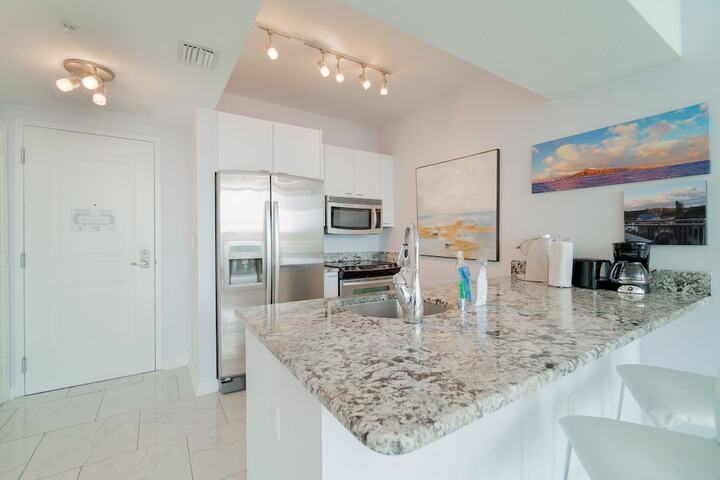Casa Costa 308s Studio Pools, Jacuzzi, Beach, Shops & Dog Friendly