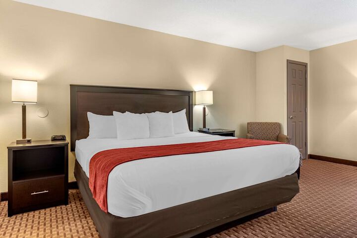 Comfort Inn & Suites Warsaw near US-30